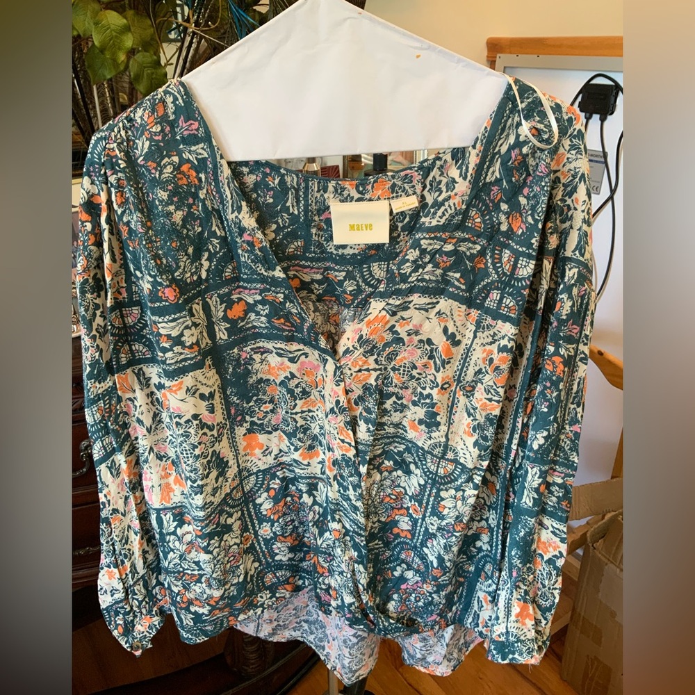 Maeve Multicolor Floral Top V neck, faux wrap. XL, EUC
